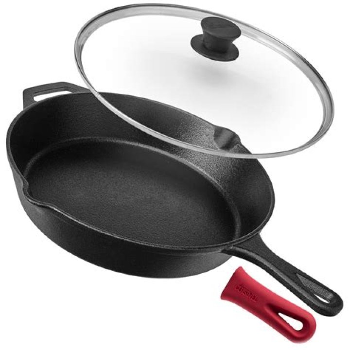 cast iron skillet with lid