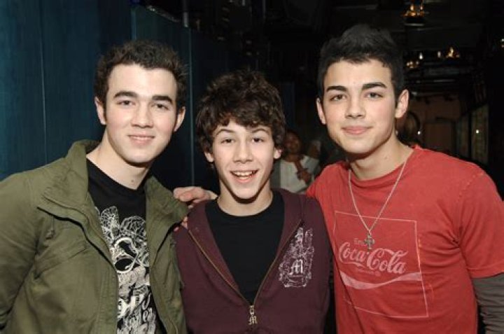 jonas brothers ages