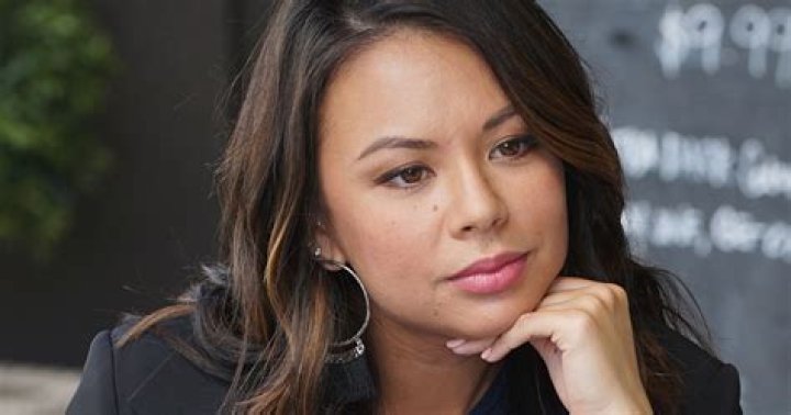 mona pretty little liars