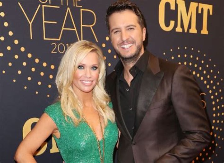 who is luke bryan married to